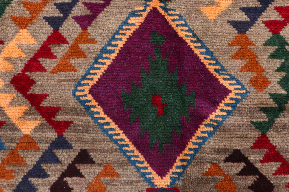 White Baluchi | 5.8 x 7.5 | RRR-74190