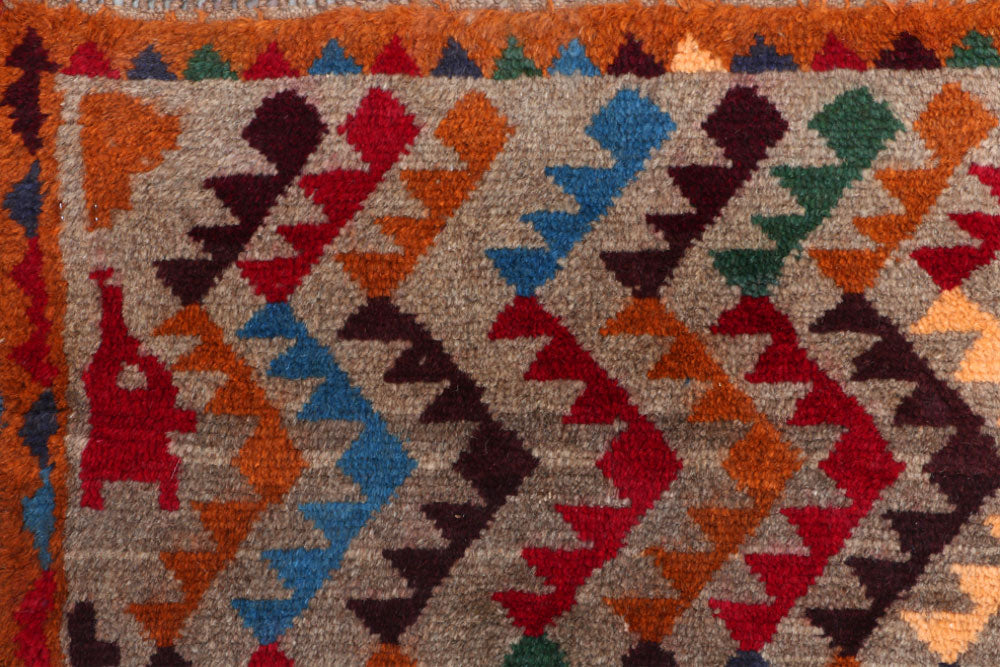 White Baluchi | 5.8 x 7.5 | RRR-74190