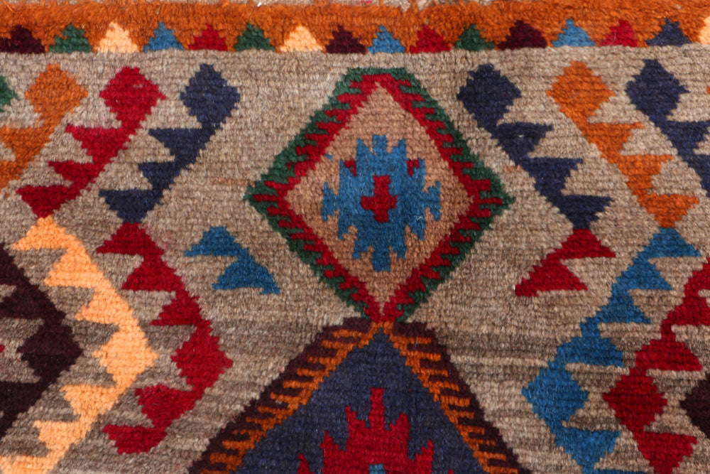 White Baluchi | 5.8 x 7.5 | RRR-74190