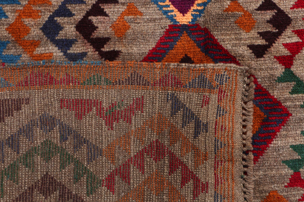 White Baluchi | 5.8 x 7.5 | RRR-74190